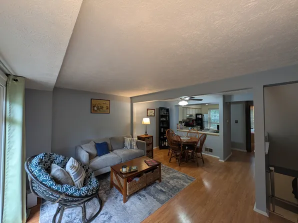 136 Saxonwald Ln, Pittsburgh, PA 15234