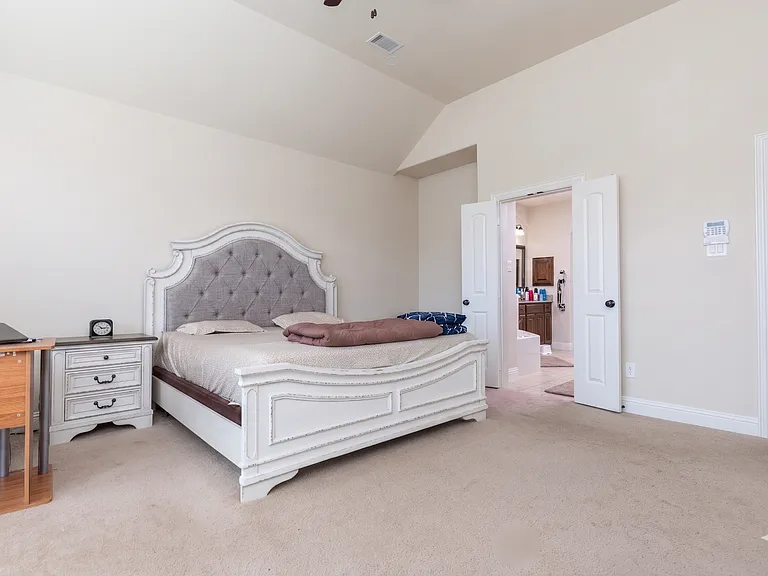2555 Hannah Cir — Photo 14