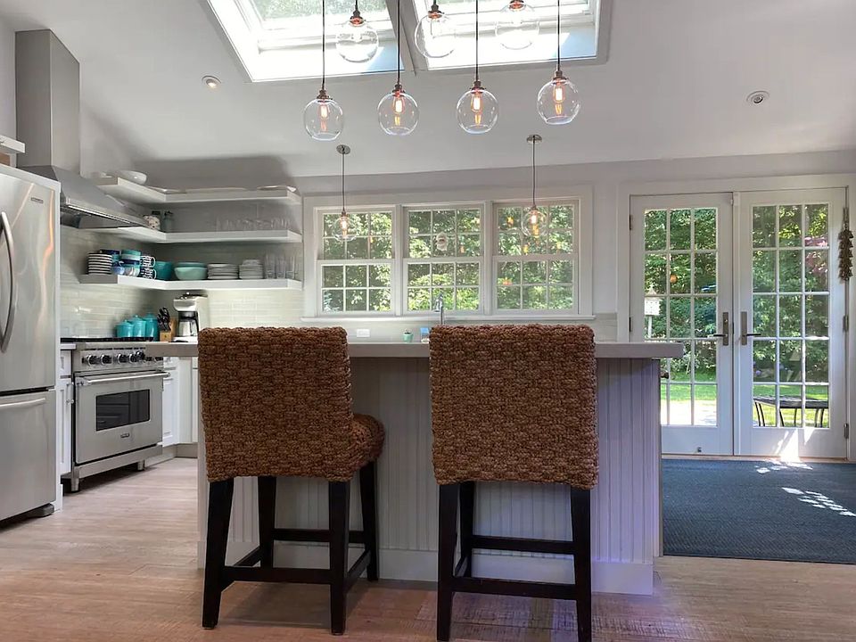 1st image of 17 Sherwood Ln