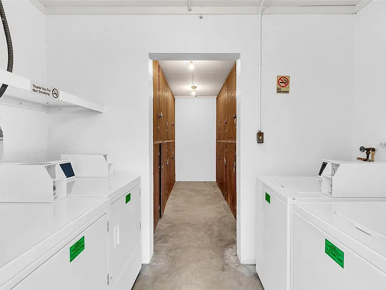 1014 E South St #5 — Photo 8