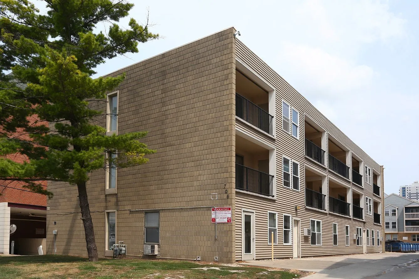 706 South Locust Street — Photo 3
