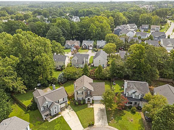 3rd image of 116 Crabwall Ct
