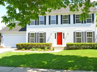 884 Waterford Dr, Grayslake, IL 60030