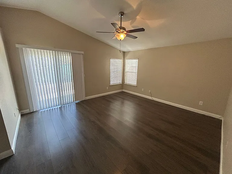 1145 Stonecrest Dr — Photo 9