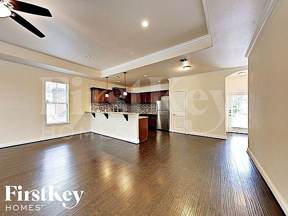 3rd image of 736 Priscilla Ln
