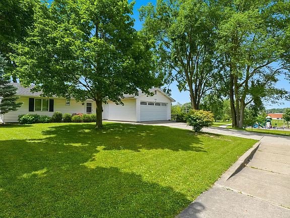 3rd image of 2515 Clifton Hills Dr