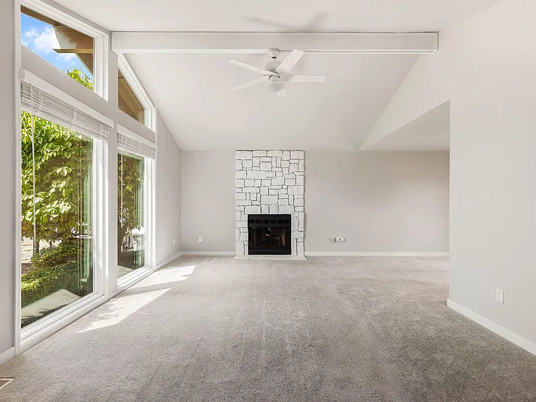 2206 SE 21st St — Photo 2