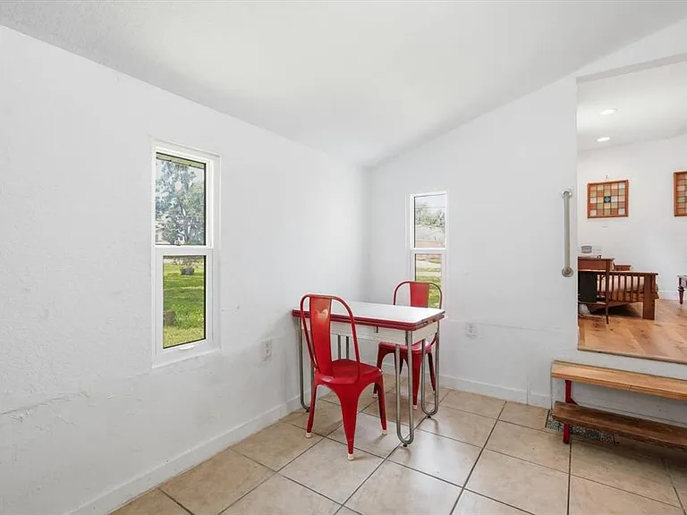 1001 E Reynolds St — Photo 5