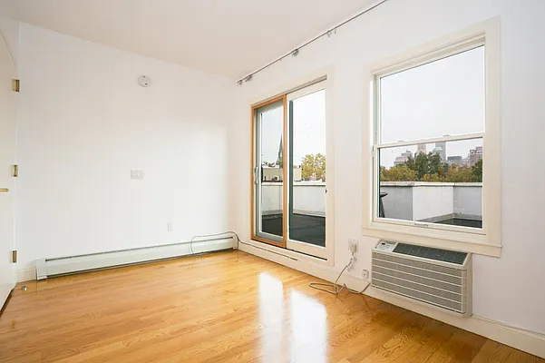 Rented by MNS | media 44