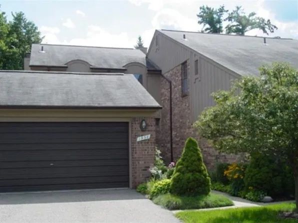 1938 Burning Bush Ct #1, Rochester Hills, MI 48309
