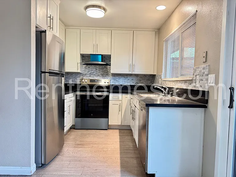 9405 Gold Coast Dr #A8 — Photo 4