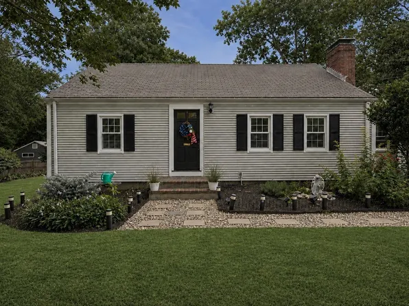 25 Moynihan Rd, South Hamilton, MA 01982