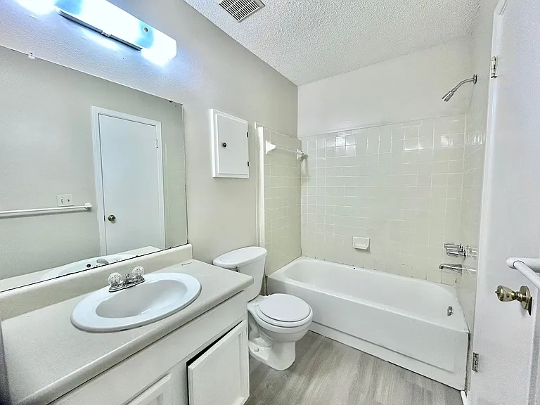 9345 Chisholm Rd #J3 — Photo 10