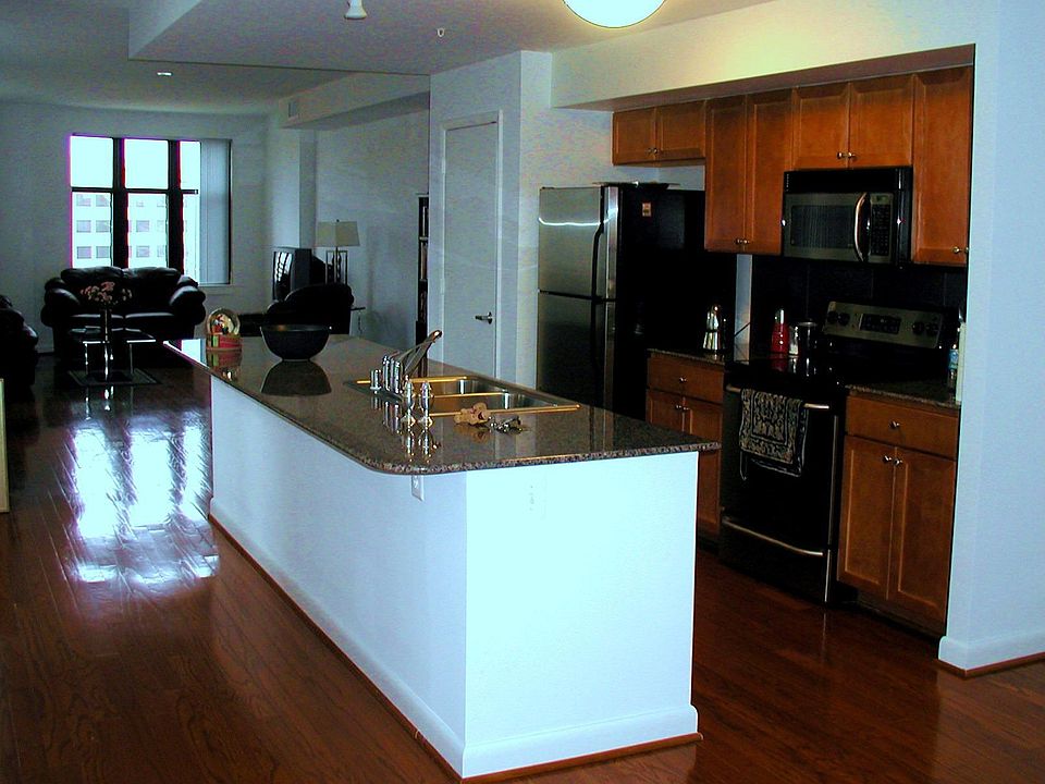 Kitchen-Living Room Area