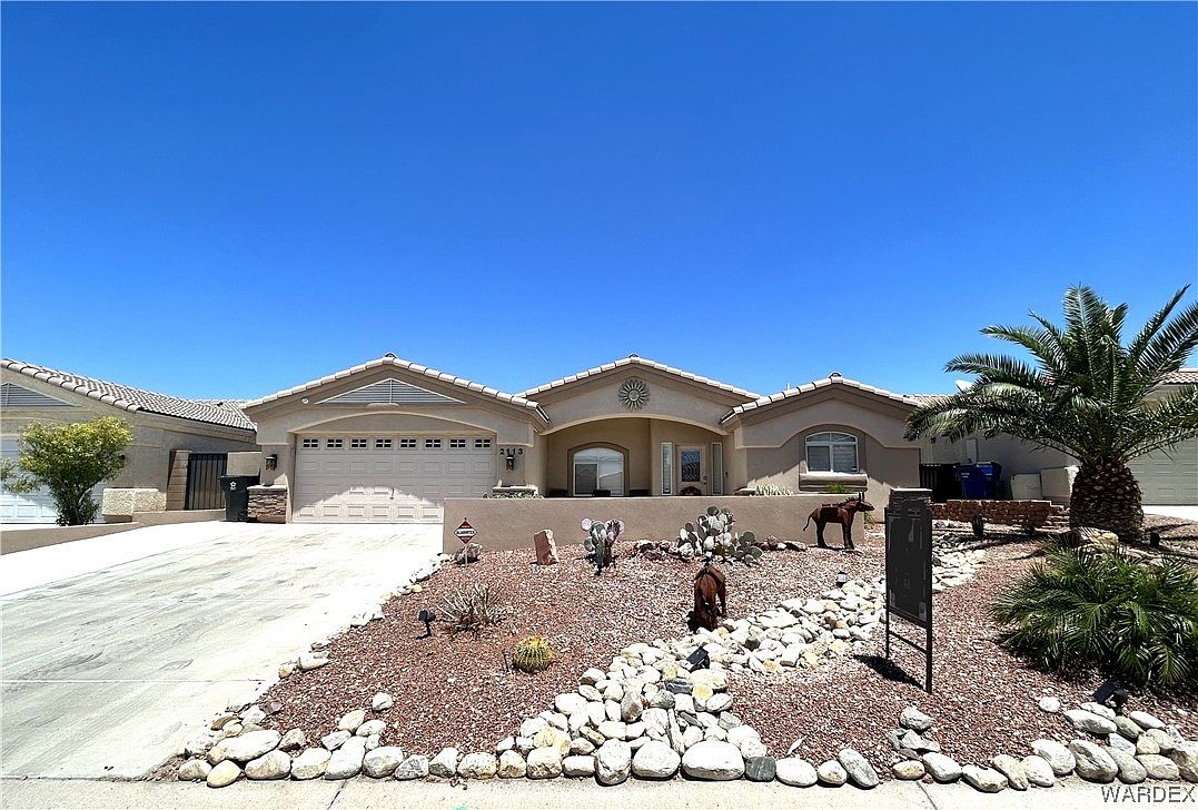 2113 E Desert Lakes Dr