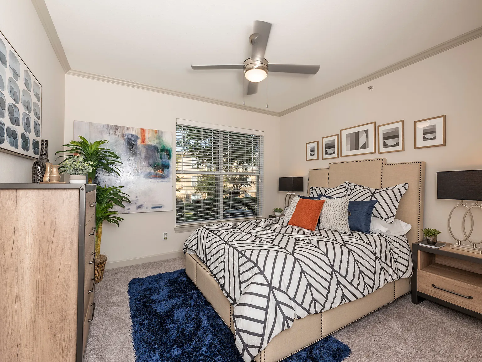 Woodbridge Villas — Photo 1