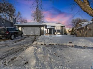 4804 E Blueridge Dr, Sioux Falls, SD 57110