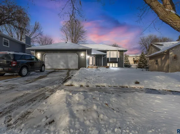 4804 E Blueridge Dr, Sioux Falls, SD 57110