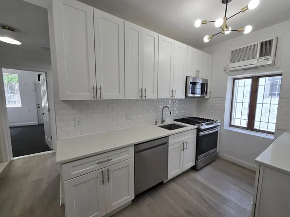 956 43rd Street image 1 of 36