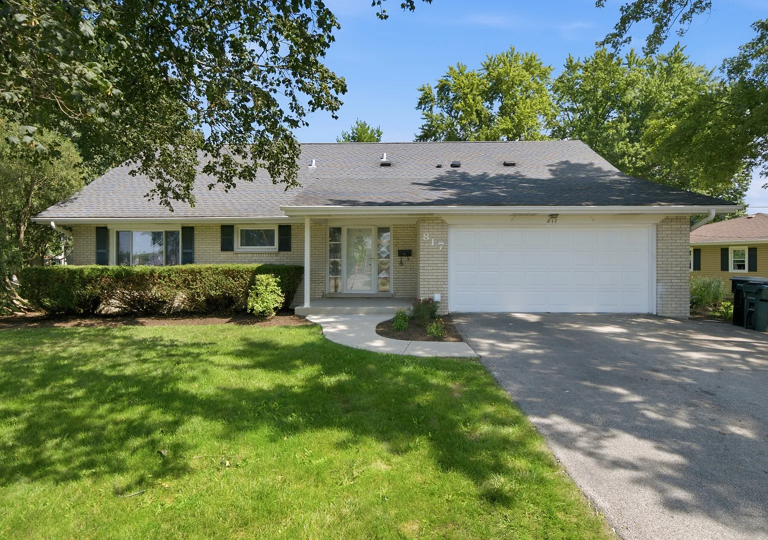 5 bed, 3.5 bath, 3577 sqft, $3,500 — Photo 1