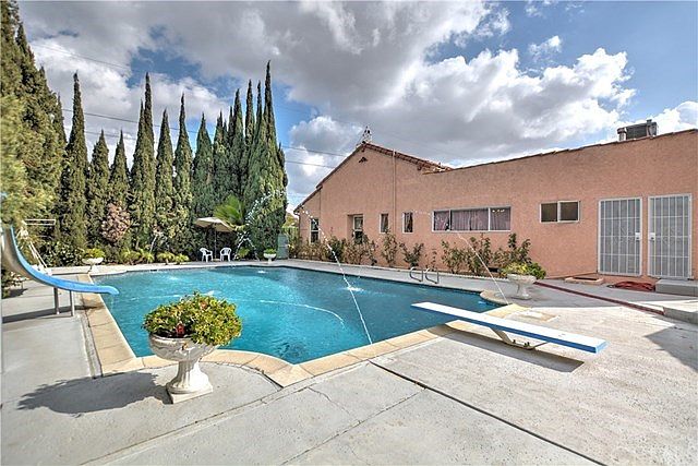 One of the largest pools in Los Feliz.