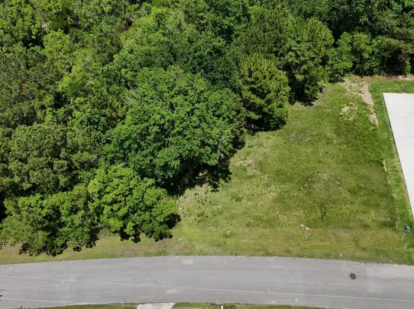 180 Vacation Ln, Waveland, MS 39576