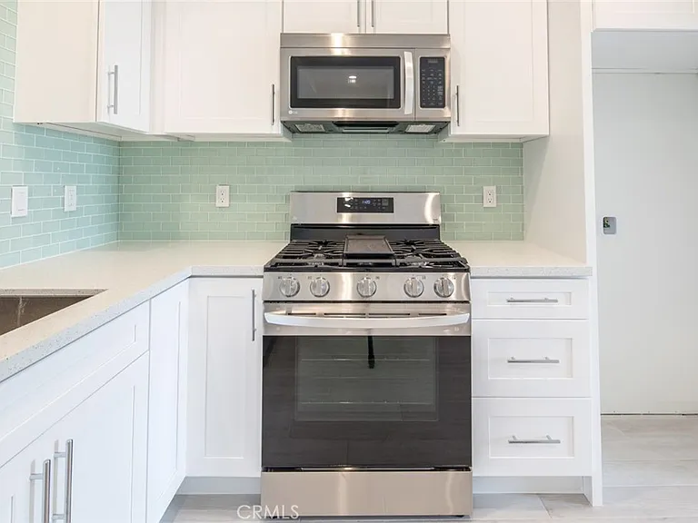 245 Beverly St #B — Photo 16