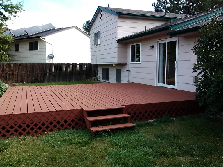 Deck (This is an outdated pic, it now has railings.)