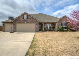520 S 49th Ct, Broken Arrow, OK 74014