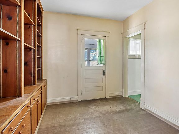 4th image of 611 S 3rd Ave W