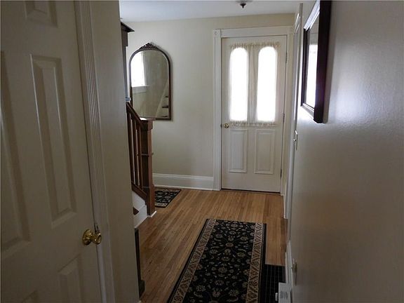 5th image of 10 Monroe St