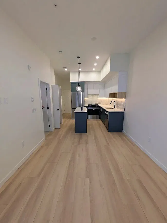 2 bed, 700 sqft, $2,400 — Photo 2