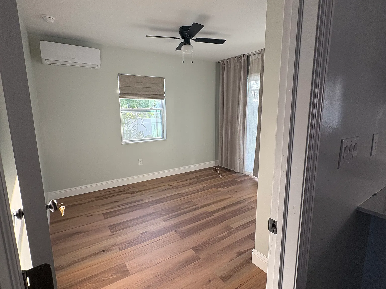 2 bed, 420 sqft, $1,500 — Photo 4