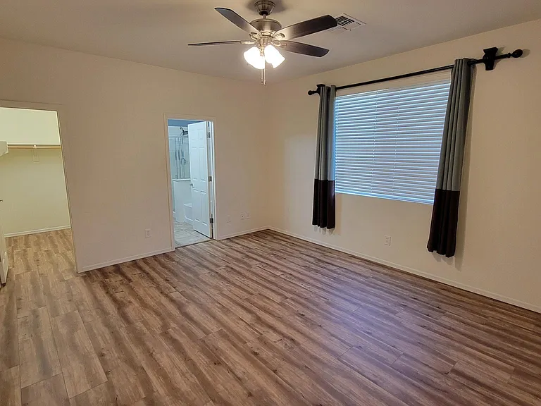 3907 S Vineyard Ave — Photo 6