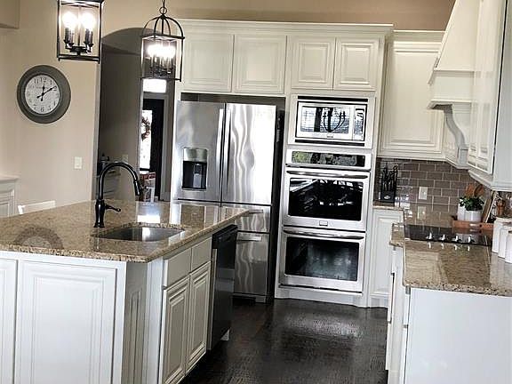 4th image of 70 Thornwood Ln