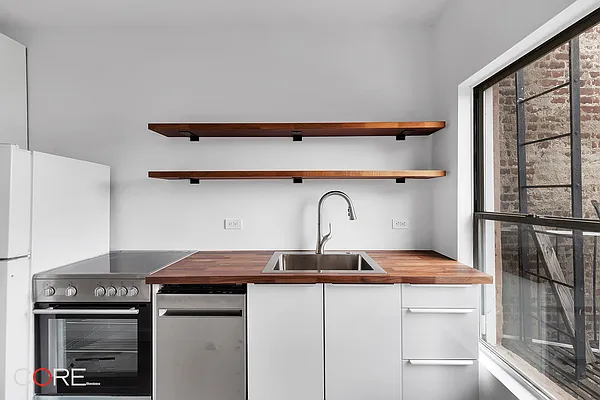 Rented by CORE | media 20