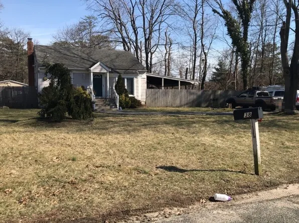38 Val Ray Blvd, Central Islip, NY 11722
