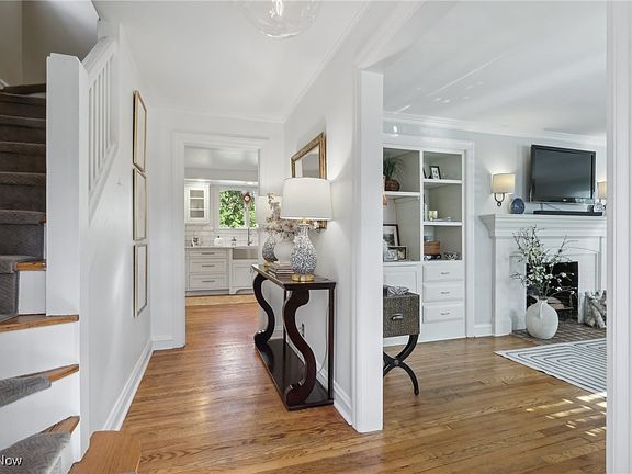 4th image of 21348 Stratford Ave