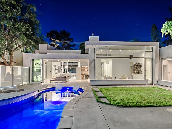 5th image of 2654 Roscomare Rd