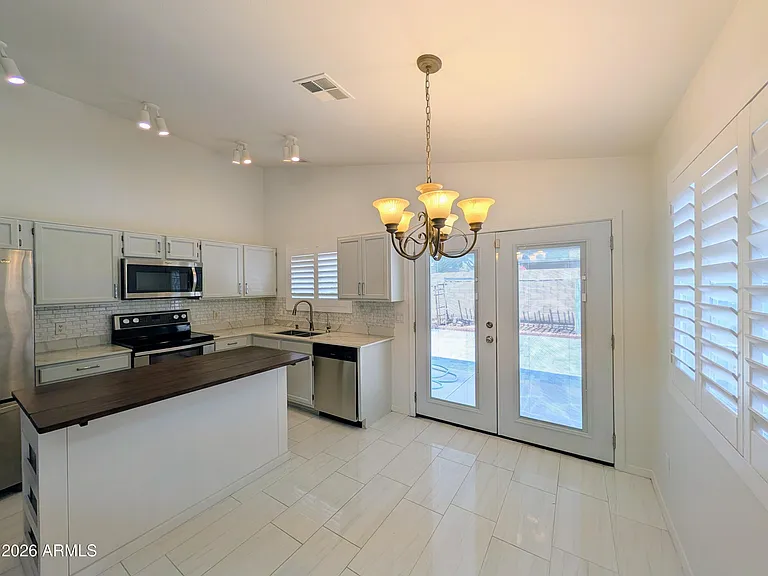 2824 W Angela Dr — Photo 26