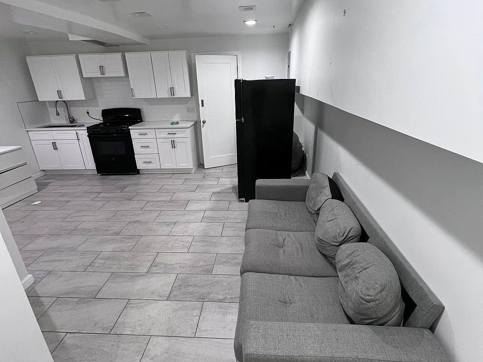1st image of 1620 E 12th St #1