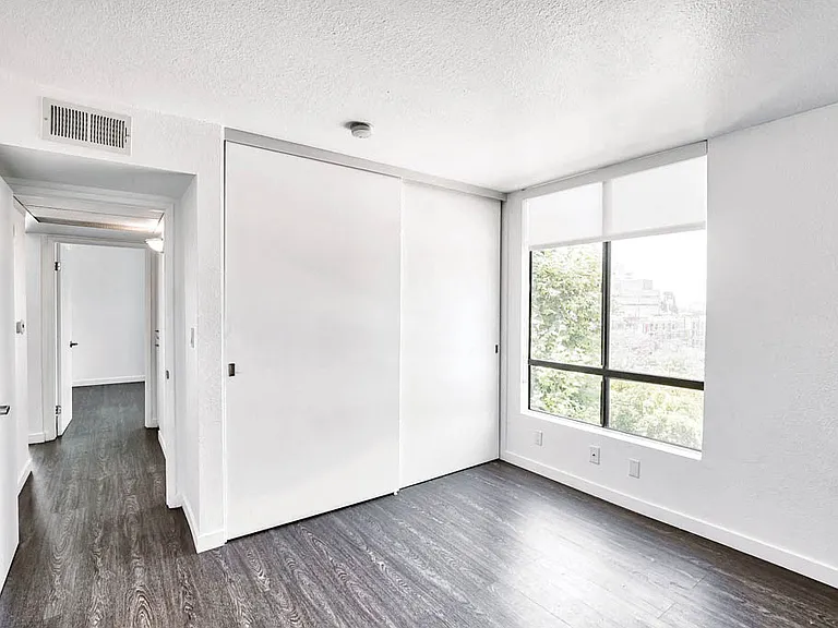 6651 Franklin — Photo 7