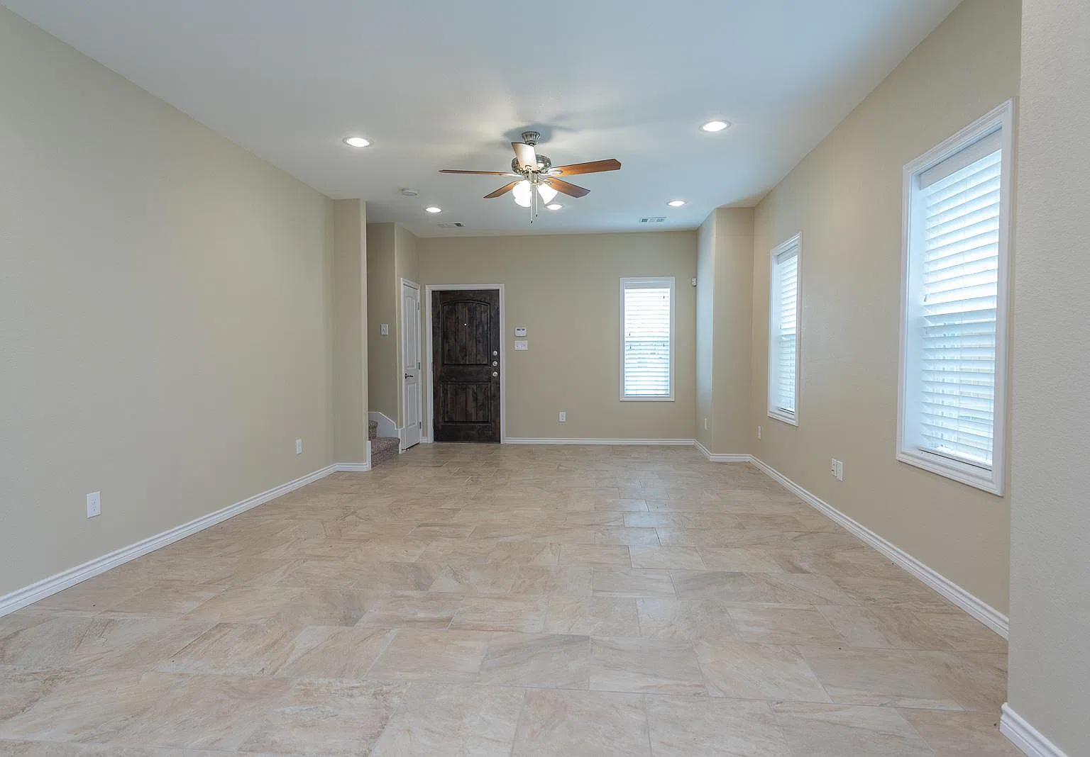 5 bed, 5.5 bath, 2400 sqft, $4,000 — Photo 4