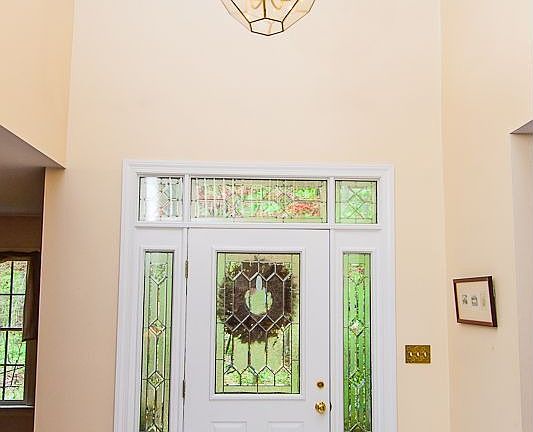 2nd image of 8087 Crown Colony Pkwy