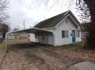 1004 S 11th St, Herrin, IL 62948