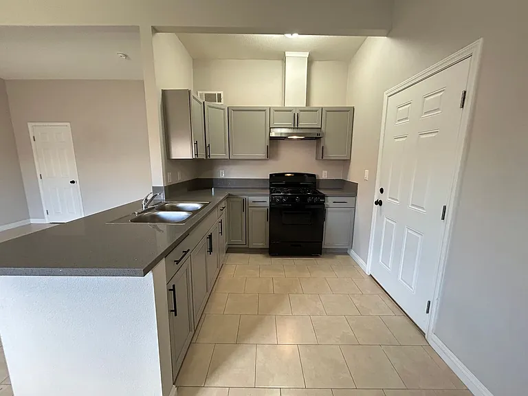 1309 Exley Ave — Photo 5