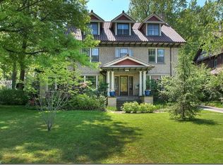 2854 Scarborough Rd, Cleveland Heights, OH 44118