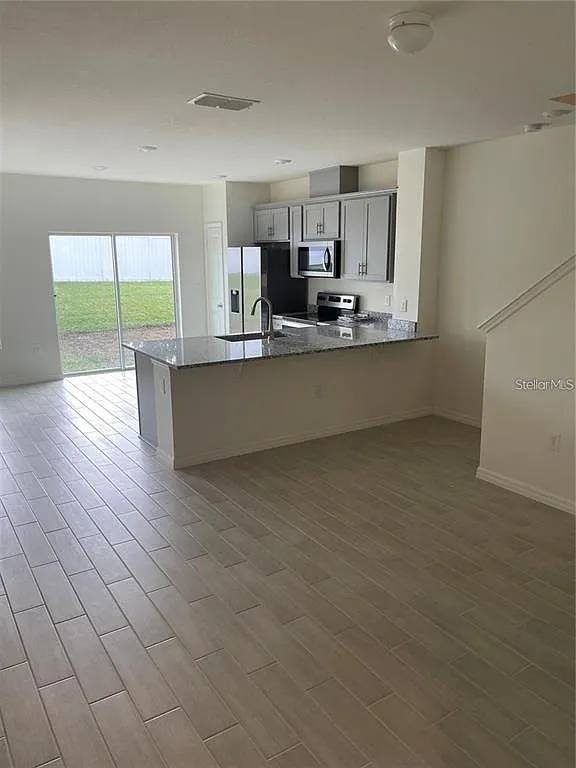 3 bed, 2.5 bath, 1446 sqft, $1,900 — Photo 4