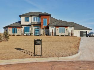 6101 Royal Abbey Ct, Edmond, OK 73034