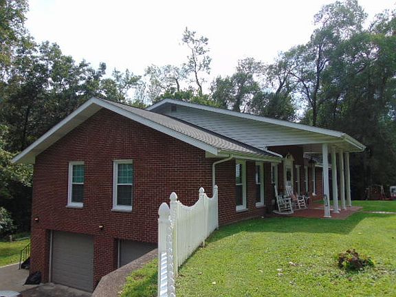 4th image of 40 Poplar St